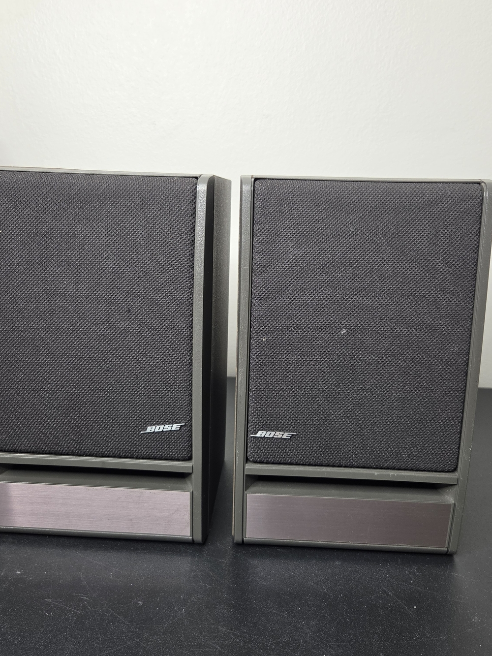 Bose Model 141 Set Of 2 Bookshelf Speakers In Gray